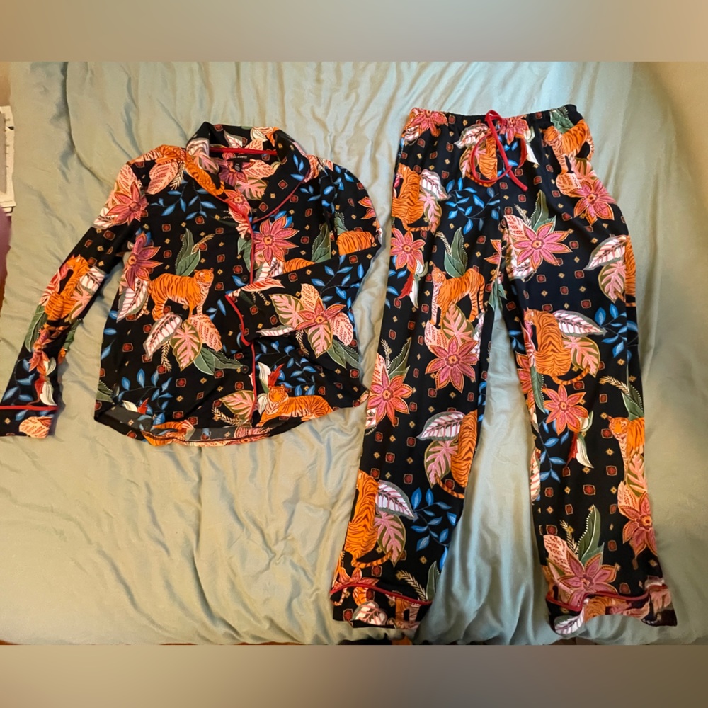 NWOT Room Service Tiger Jungle Pajama Set (Sz Small)